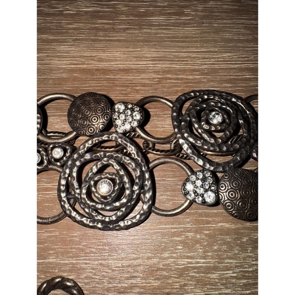 Silver Tone Chain Belt with Rose Design & Rhinestone Details, Adjustable Closure - Picture 10 of 12